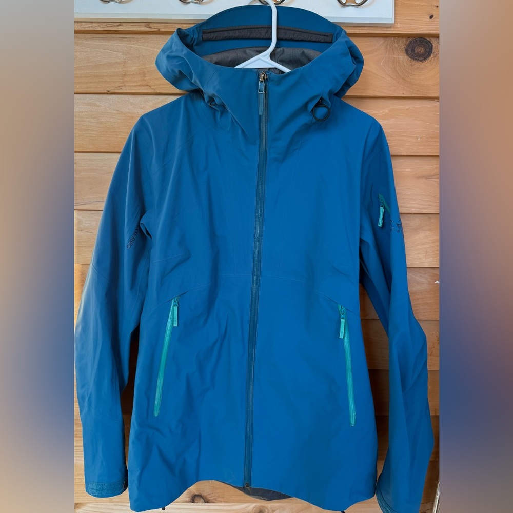 Women’s Arc’teryx Gore-tex Shell